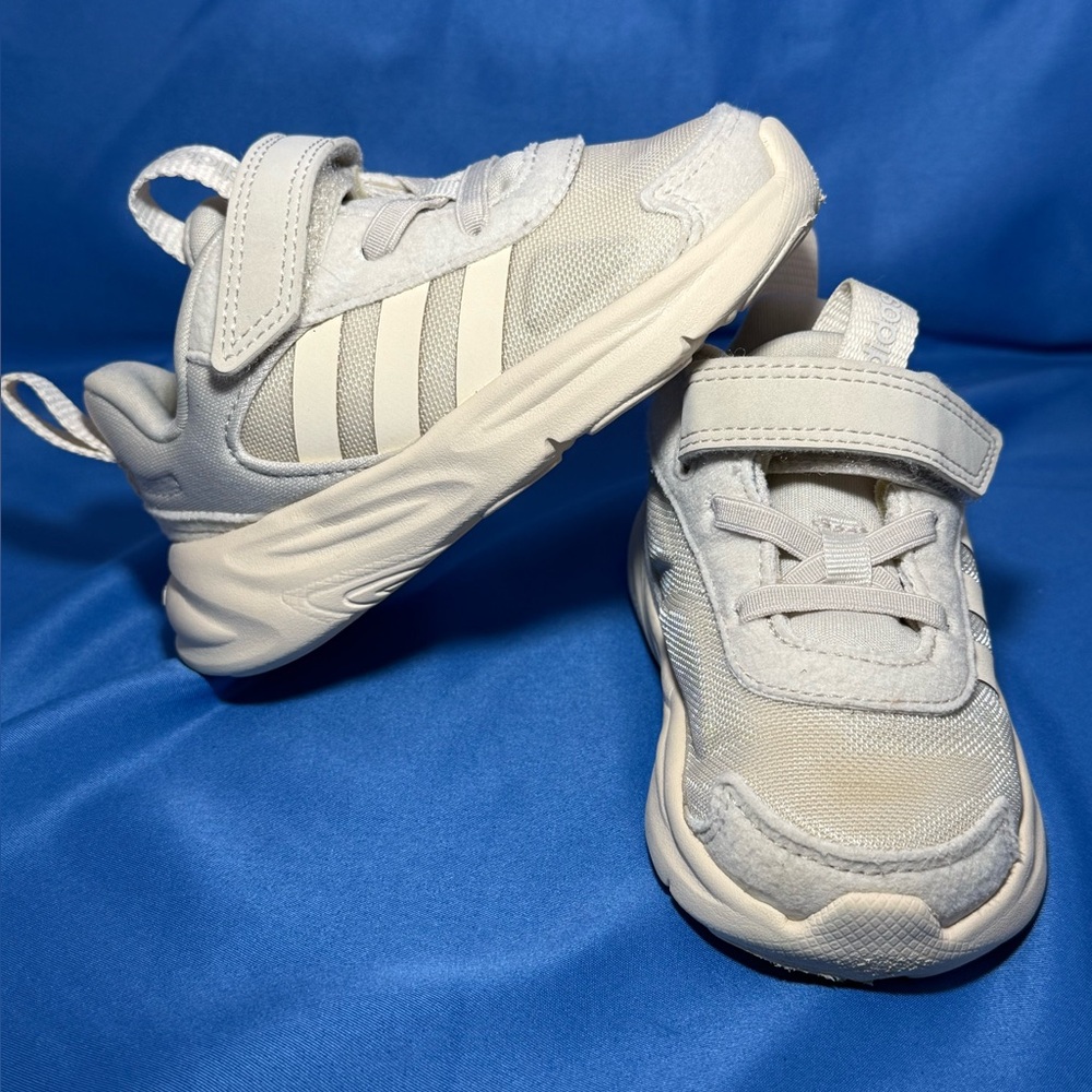 ADIDAS ​Kid’s Ozelle El Chunky Sneakers size 5K